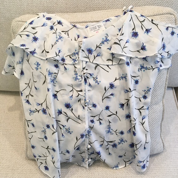 Tops - NWT Sienna Sky Cold Shoulder Floral Top, Size XS
